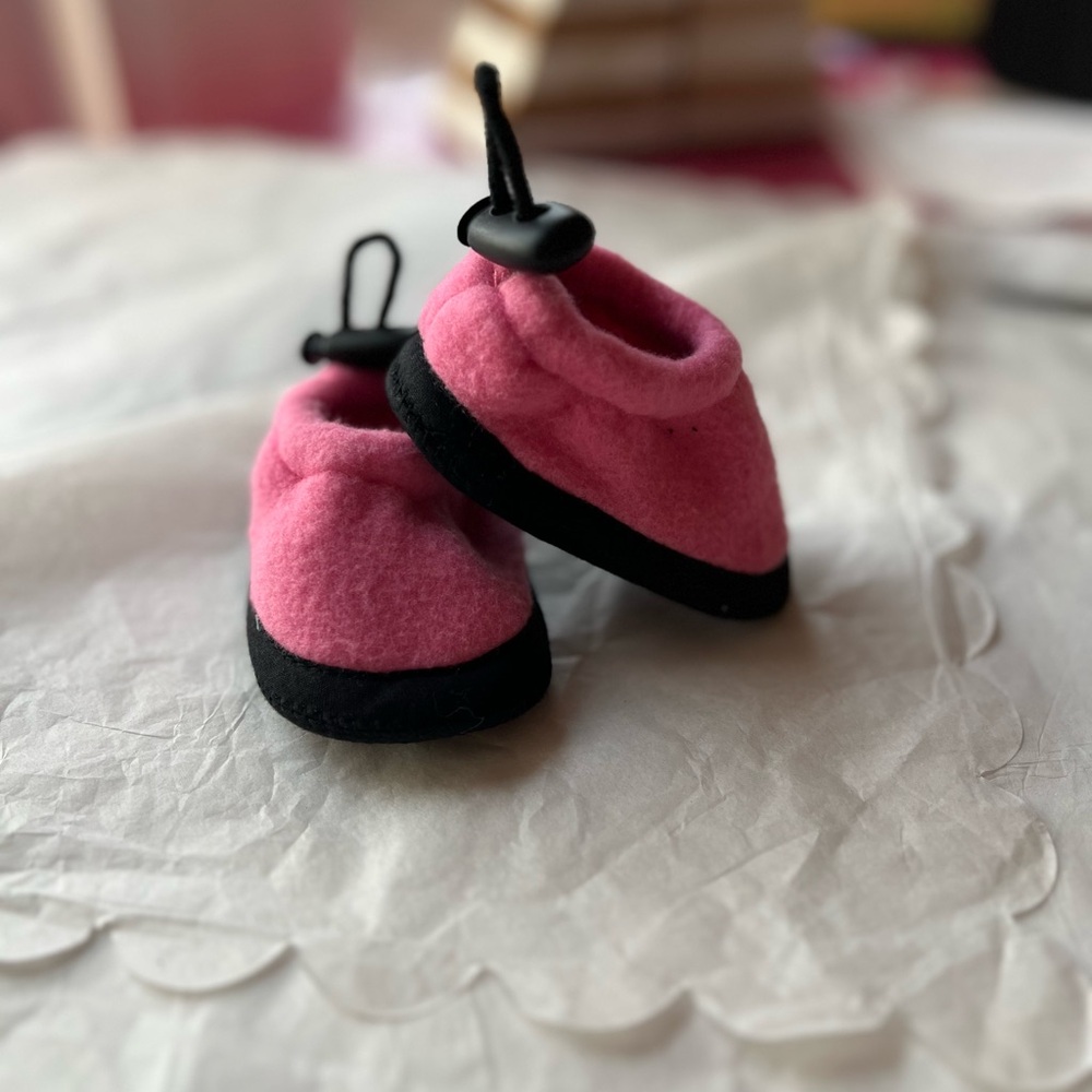NWOT Cozy Pink Fleece Slippers for 18” dolls American Girl Our Generation